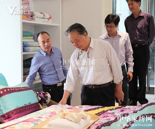 (lin)ϕ(hu )(hu )L(chng)x^(gun)_m